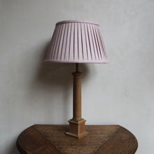 Load image into Gallery viewer, Pleated lampshade &quot;Shell / Chocolate&quot;
